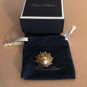 Oscar de la Renta pearl ring